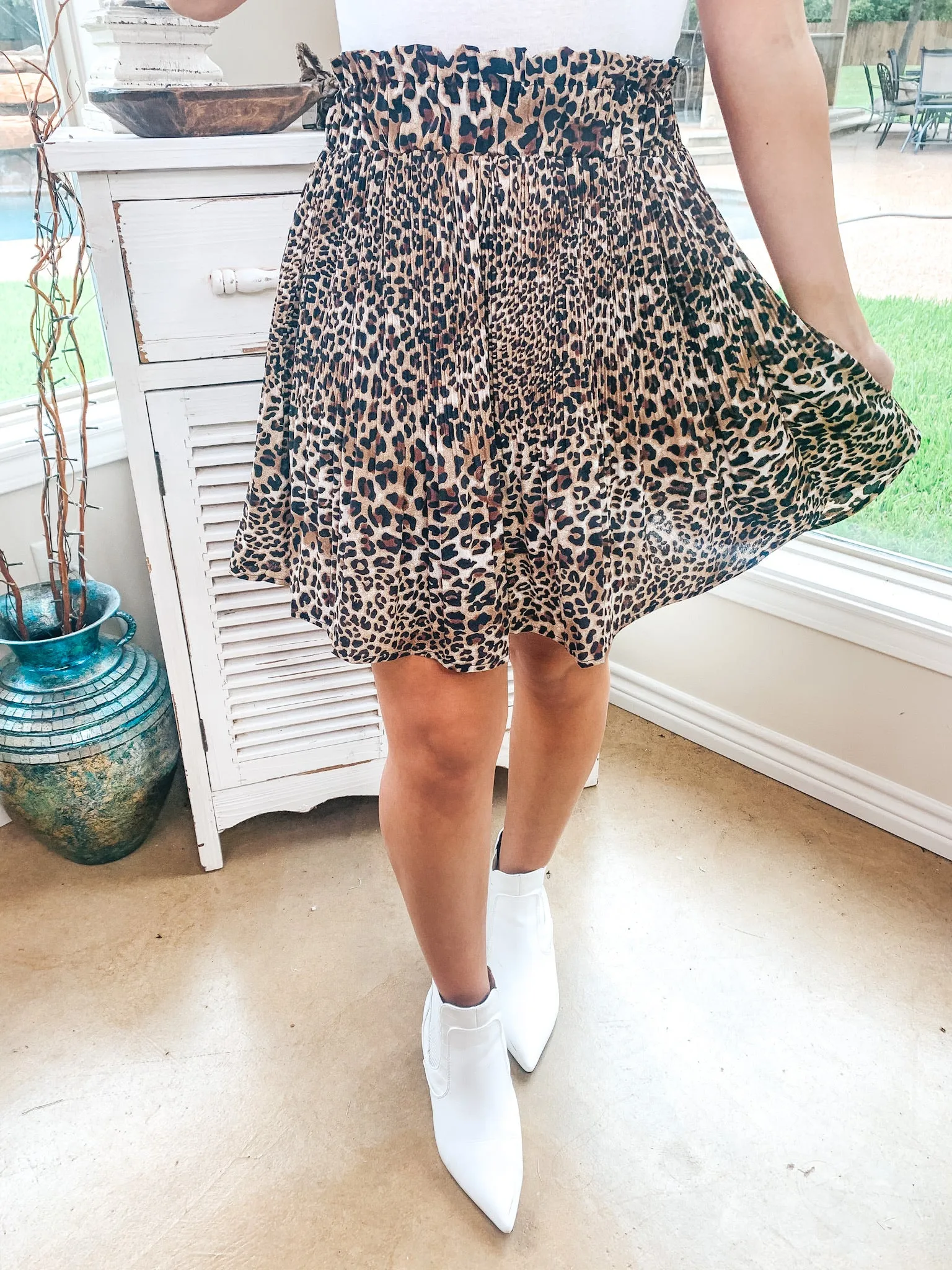 Last Chance Size 2XL & 3XL | Eyes On Me Pleated High Waisted Mini Skirt in Leopard