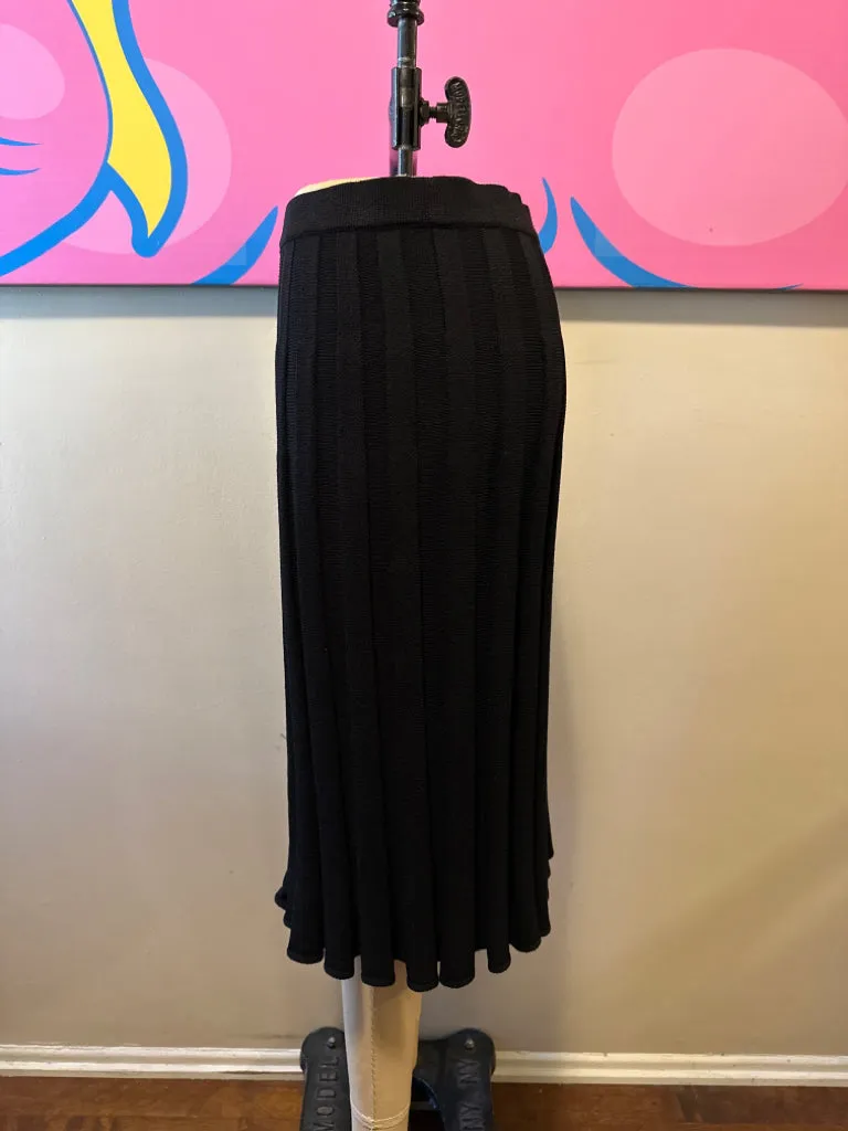 St. John Basics Size 8 Black Knit Mini Pleated Skirt