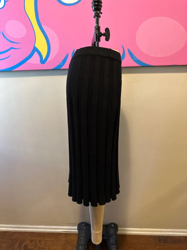 St. John Basics Size 8 Black Knit Mini Pleated Skirt