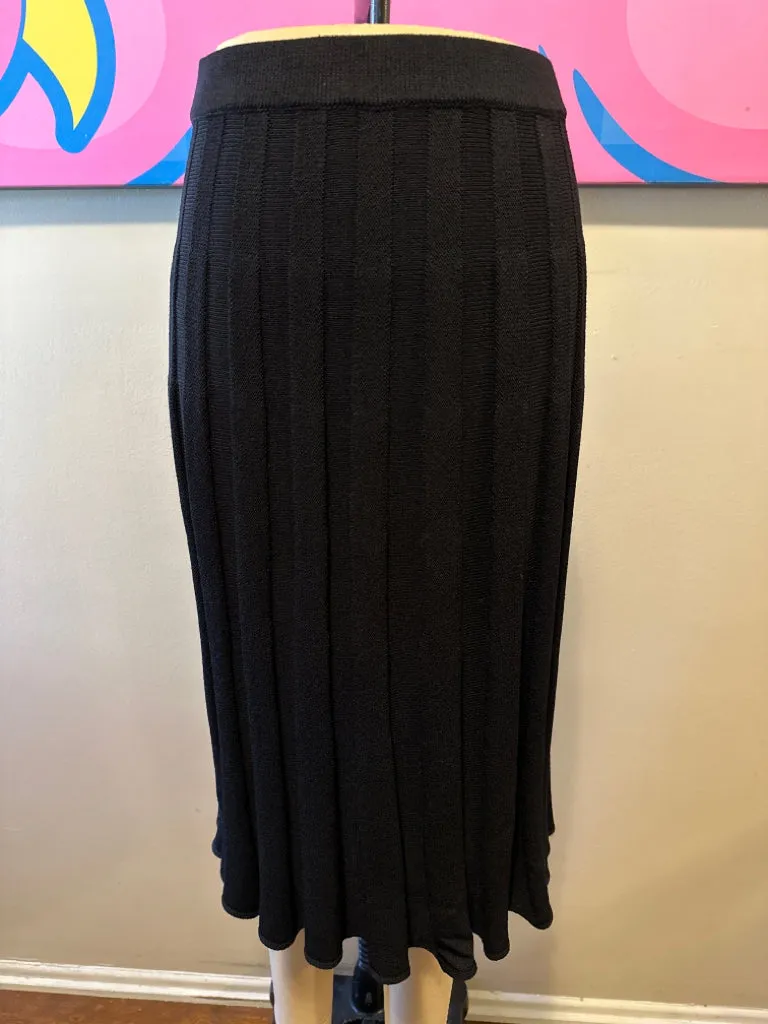 St. John Basics Size 8 Black Knit Mini Pleated Skirt