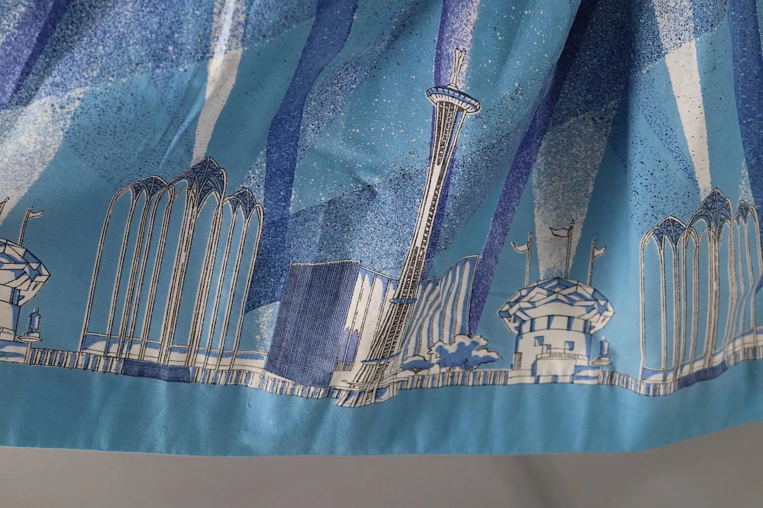 Vintage 1960s Novelty Print Skirt / 1962 SEATTLE SPACE NEEDLE / Century 21 Expo World's Fair