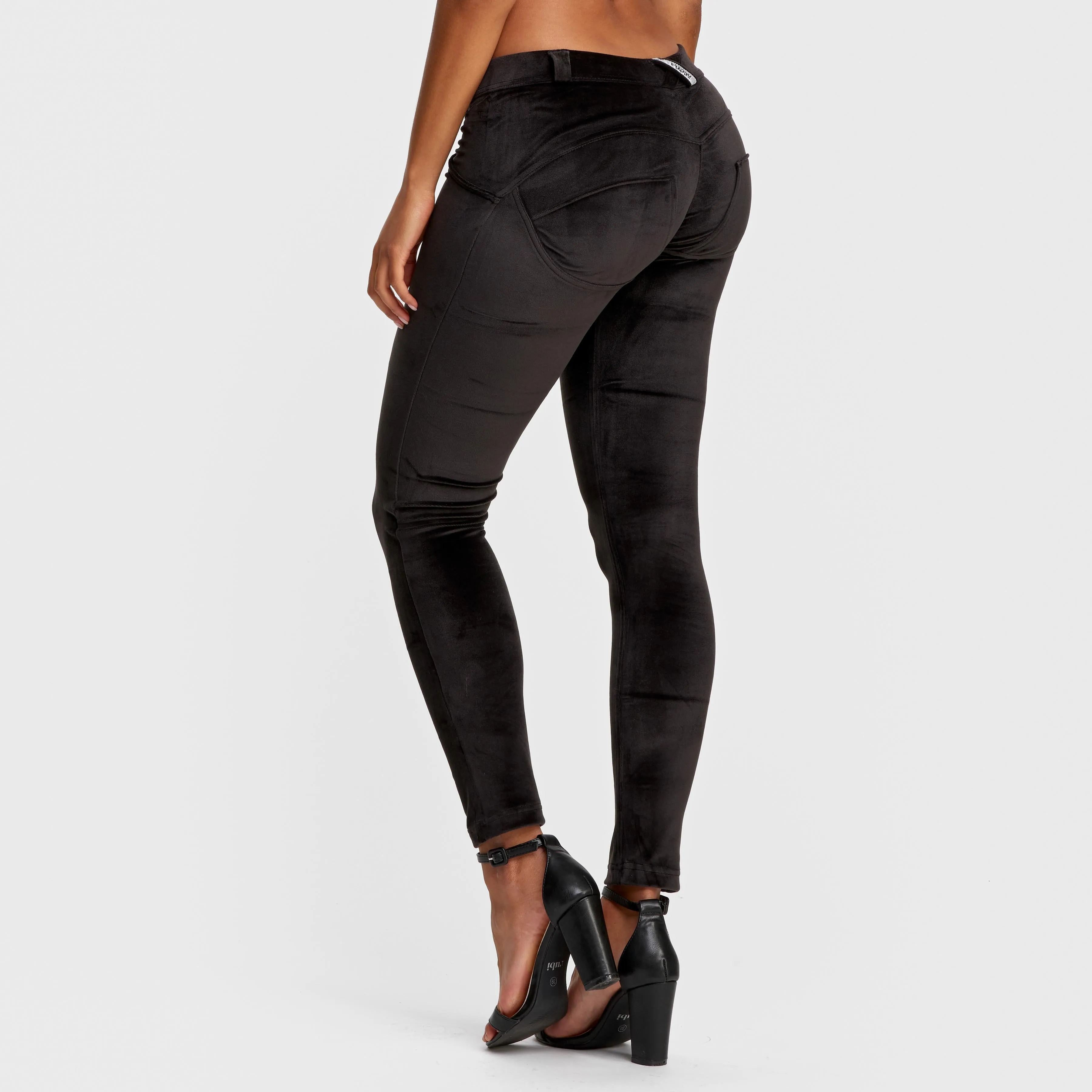 WR.UP® Velvet  - Mid Waist - Full Length - Black